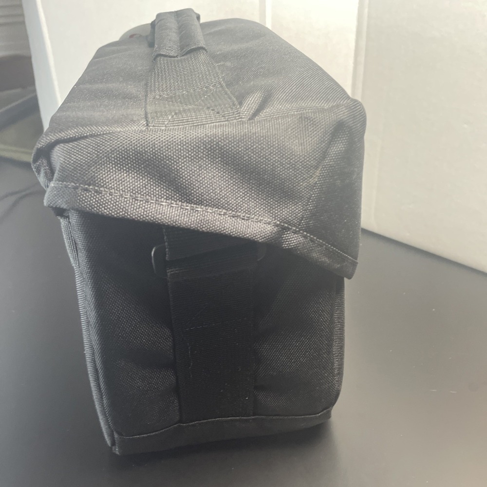 Cannon EOS Shoulder Bag 100ES (Black) Camera Bag - NWT New With Tags - Picture 9 of 9